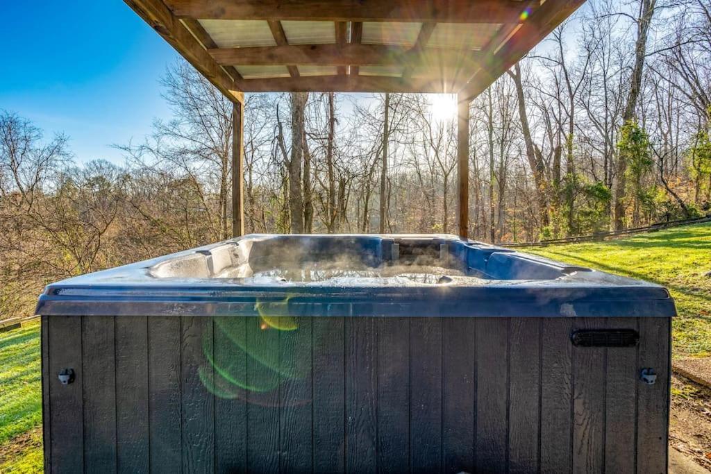 Dog Friendly! Views! Hot Tub! Close To Pf! Gsmnp Sevierville Exterior photo