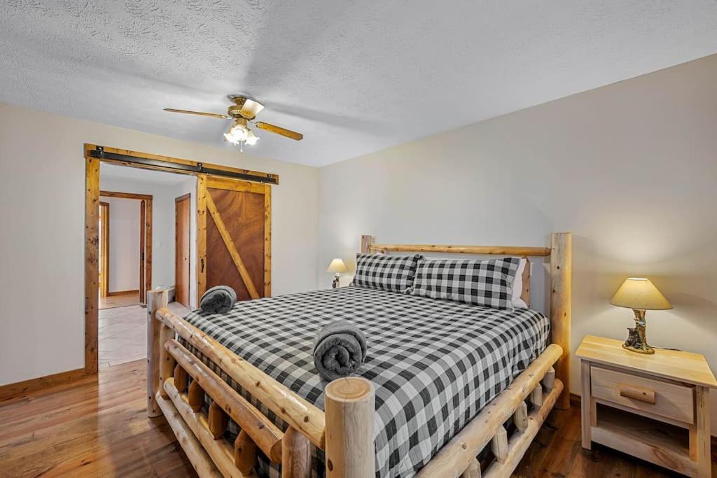 Dog Friendly! Views! Hot Tub! Close To Pf! Gsmnp Sevierville Exterior photo