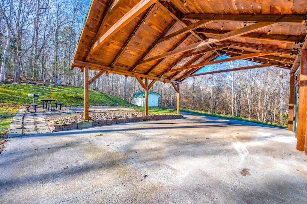 Dog Friendly! Views! Hot Tub! Close To Pf! Gsmnp Sevierville Exterior photo