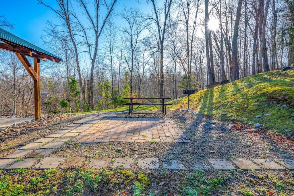 Dog Friendly! Views! Hot Tub! Close To Pf! Gsmnp Sevierville Exterior photo