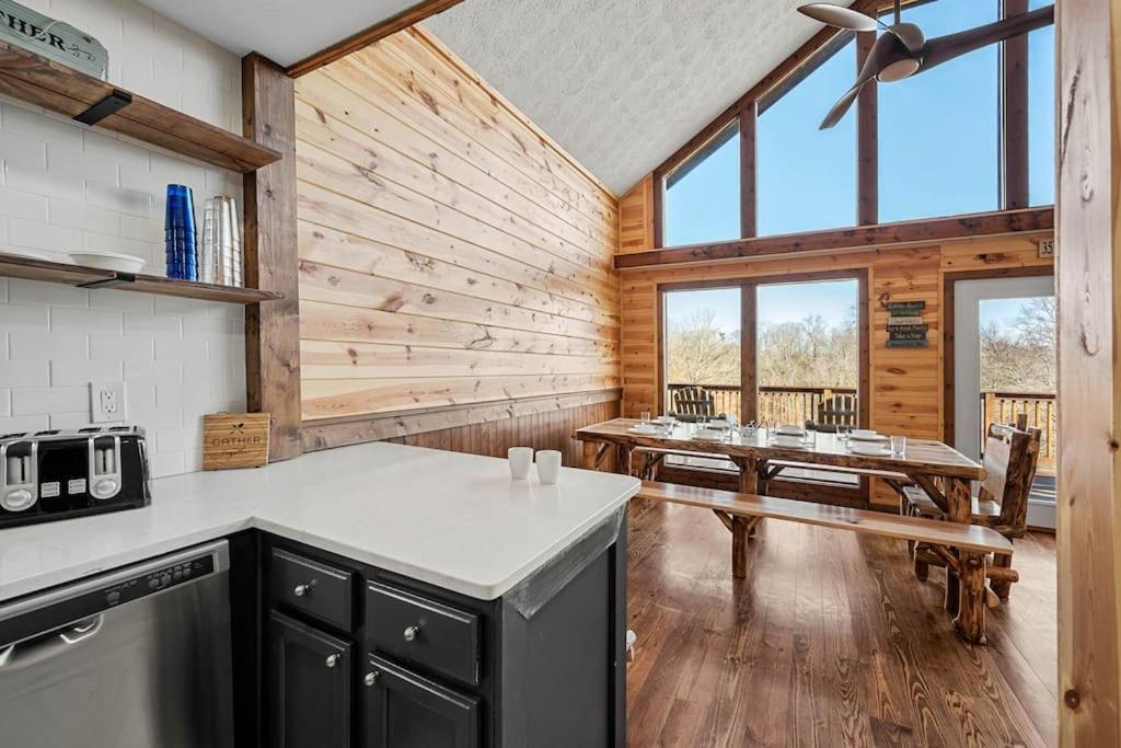Dog Friendly! Views! Hot Tub! Close To Pf! Gsmnp Sevierville Exterior photo